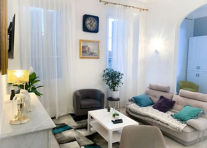 Perle D\'Azur: Raffinement Unique